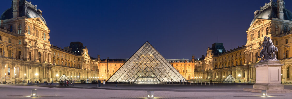La pyramide du Louvre, troisième monument le plus visité à Paris